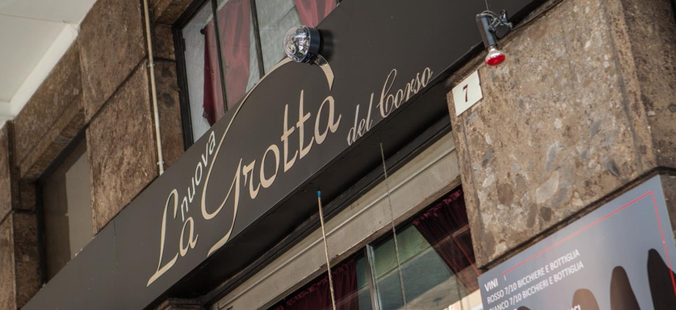 Da lunedì riaprono i bar in Alto Adige ma c'è chi dice no: "Ordinanza poco chiara, mette a rischio i lavoratori"